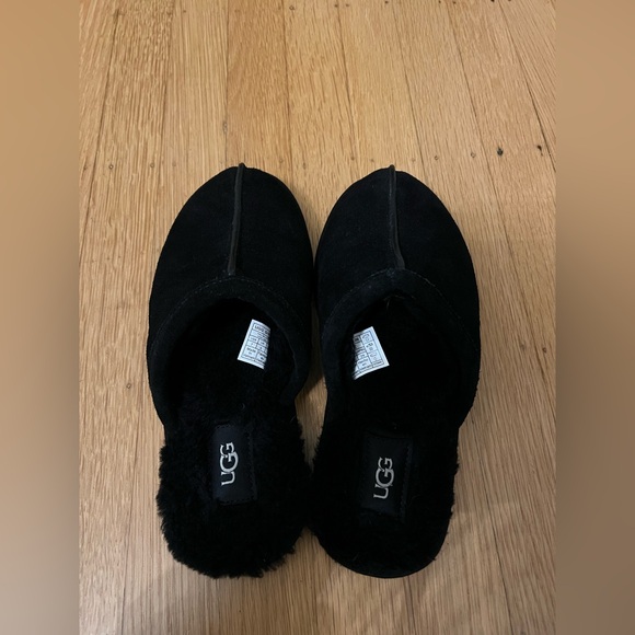 UGG Women Pearle Slippers - Picture 4 of 7